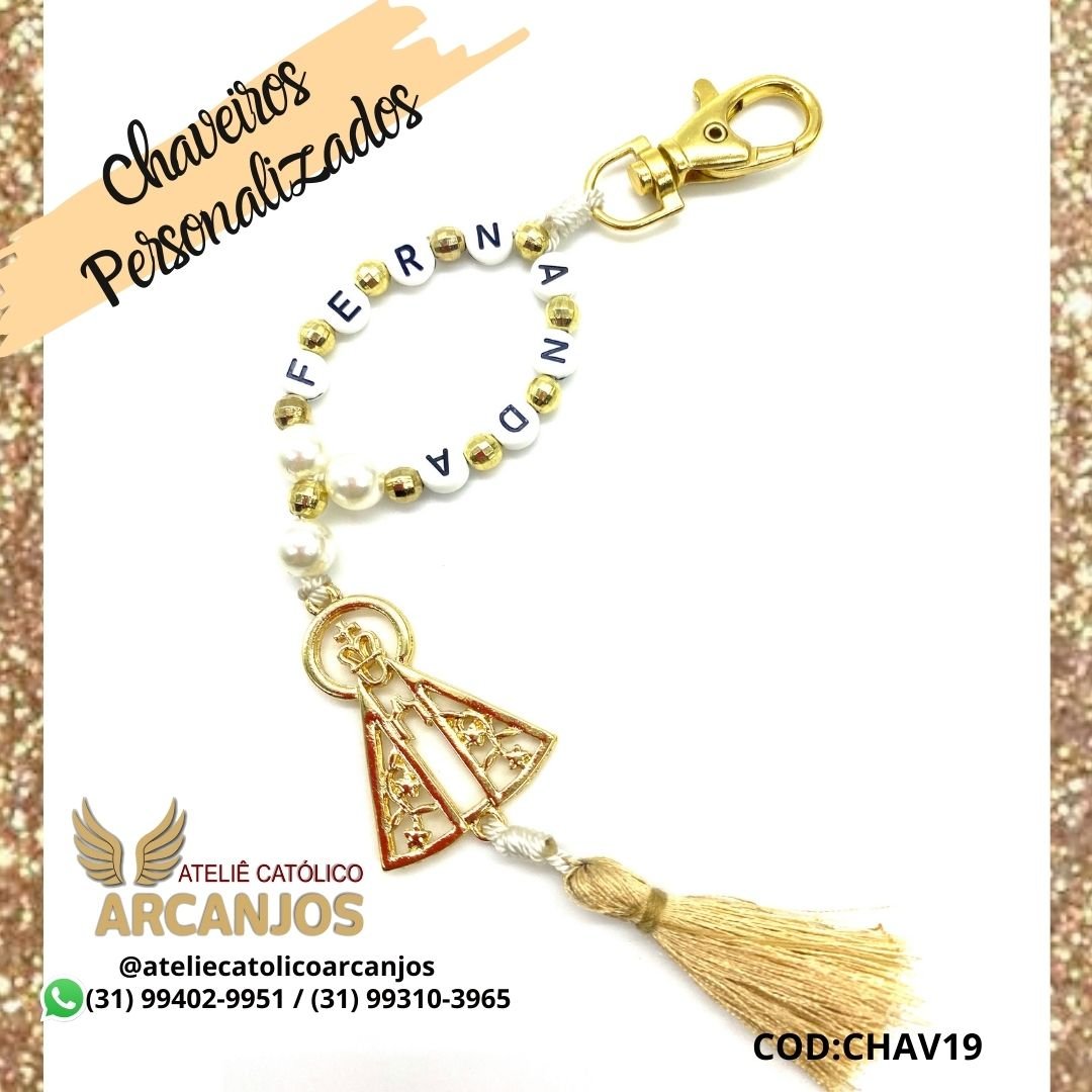 Cod:CHAV19-Chaveiro Personalizado- Cor:Perola Creme - 1 nome ( Letra Preta com fundo branco redonda) - Pompom(Tassel) Dourado