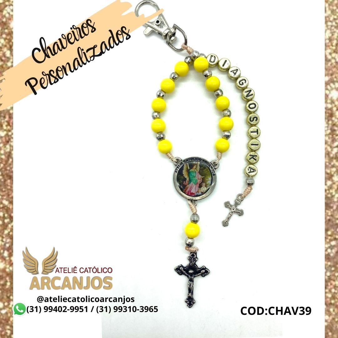 COD:CHAV39-CHAVEIROS PERSONALIZADOS-- 1 NOME (Bolinha amarela c/ letra Preta fundo dourado redonda) - Medalha Ateliê