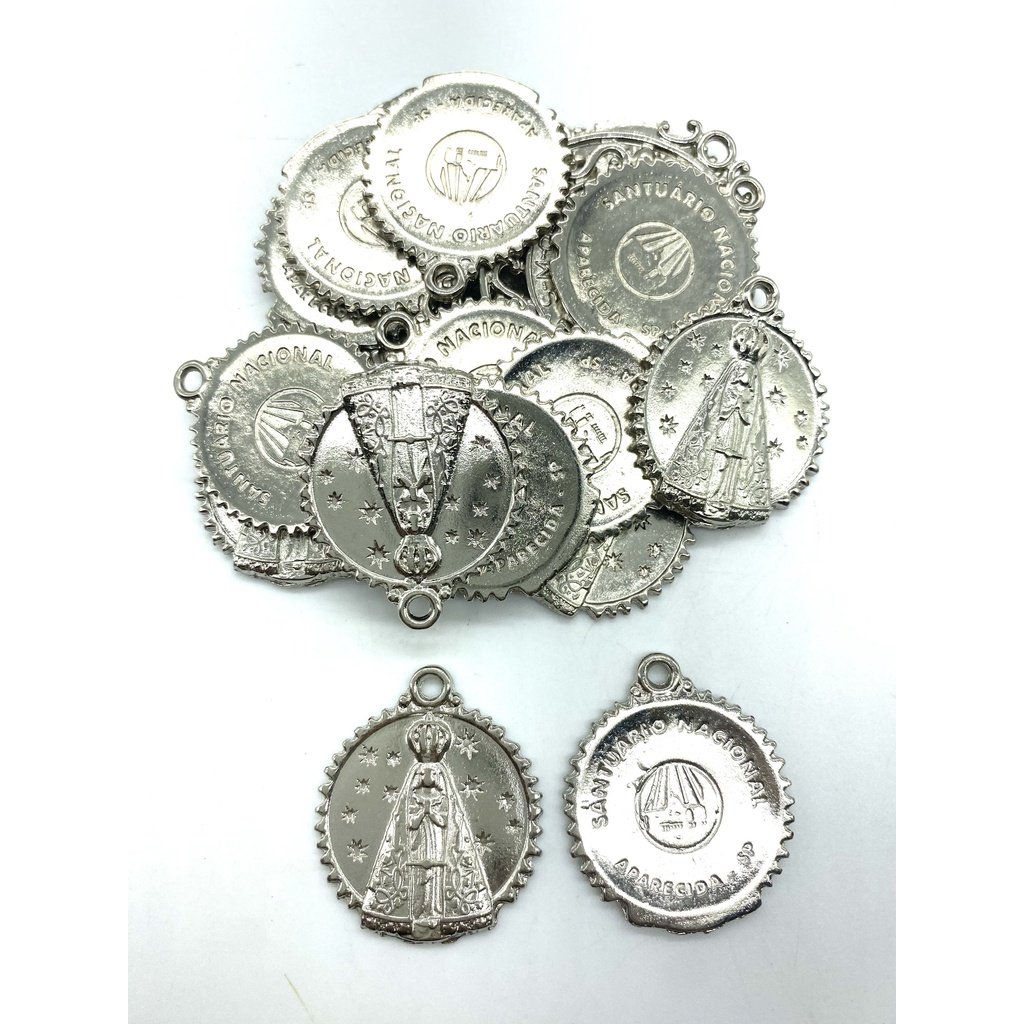 CRUZ RESINADA EM COR - COD:4031 Resina Branca 5,5CM X 3,2CM