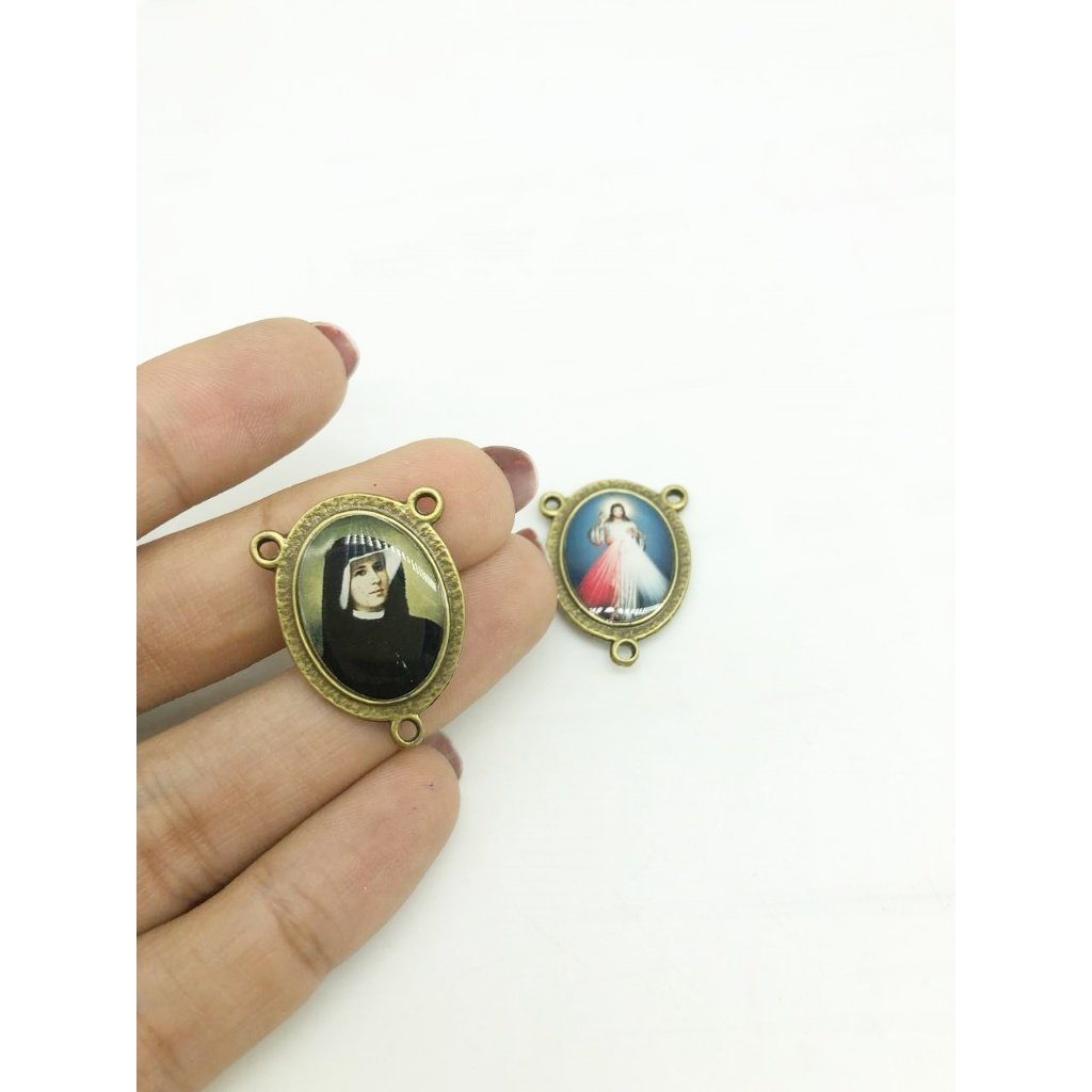 Entremeio Resinado - Oval - Jesus Misericordioso / Snta fautina Ouro Velho 2,9x2,2(Pct 5 pçs)