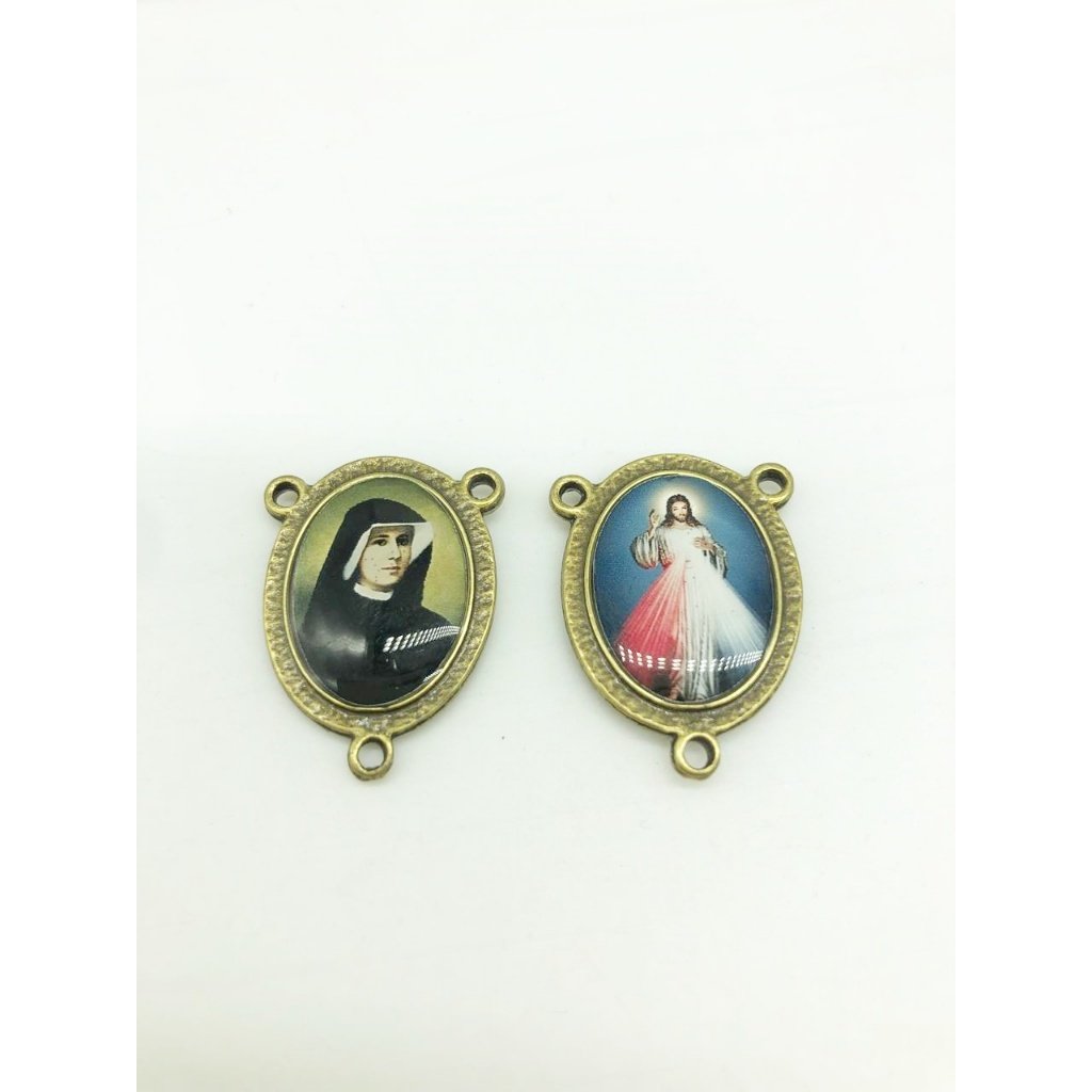 Entremeio Resinado - Oval - Jesus Misericordioso / Snta fautina Ouro Velho 2,9x2,2(Pct 5 pçs)