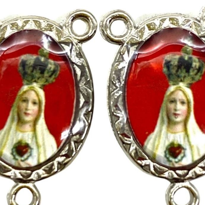 Entremeio Resinado 33- Nossa Senhora de Fátima - fundo vermelho - p Terço:(PCT C/ 5) 2,3cm X 1,4 cm